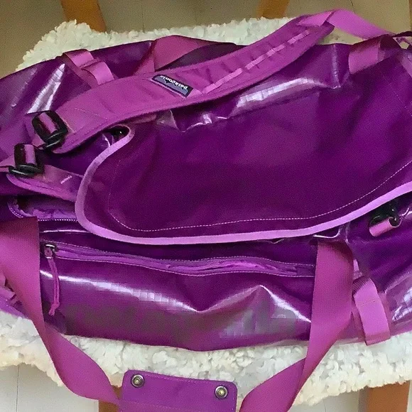 PATAGONIA BLACK HOLE BAG XL NWOT PURPLE - Picture 1 of 4